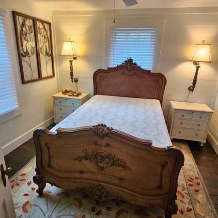 Rustic Full-Size Bed Frame – Timeless Charm for Your Home 1