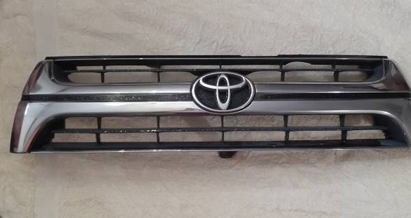 Toyota 4 Runner Grille 1