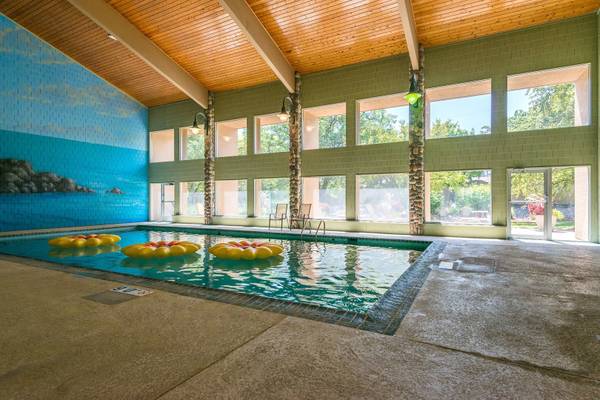 1 1/BD 1/BA, Platinum Service (TM), In St Paul 1