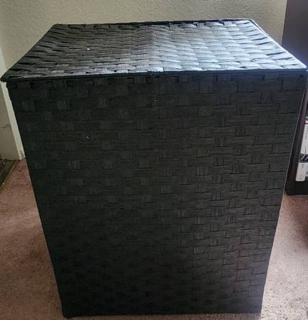 Cloth / Laundry Hamper Basket - EXCELLENT CONDITION 1