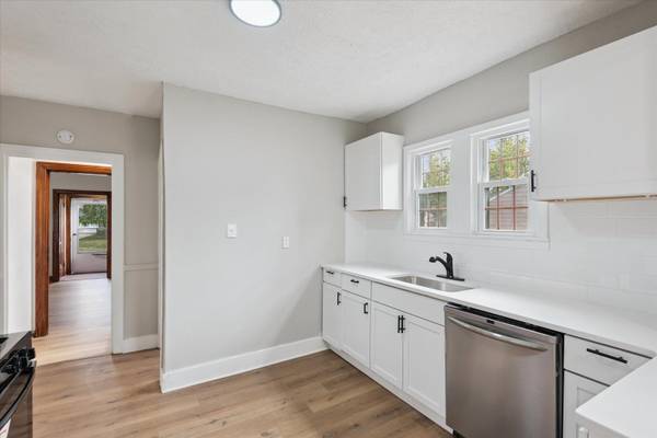 $2100.00 / 4br - 2100ft2 - Beautifully renovated 3-bedroom home in Euclid, OH63860362642305122