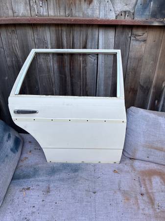 Mercedes w123 Wagon 300TD rear right passenger door 1