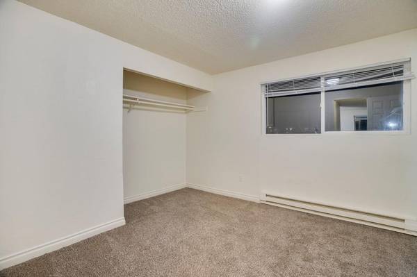 $1,195 / 1br - 590ft2 - Convenient Freeway Access, Hardwood Flooring, Park Like Setting (Lakewood)63850756769281120