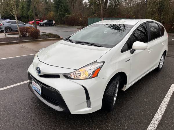 2015 Toyota Prius v 1