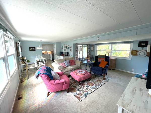 $190,000 / 2br - 900ft2 - New Listing River Pines 2BRS 1.5 baths storybook worthy! (NASHUA)63931787283075124