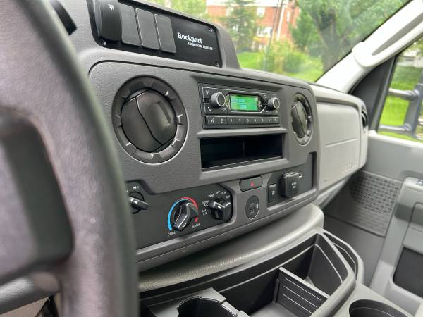 2026 Ford E-450 - Photo 10