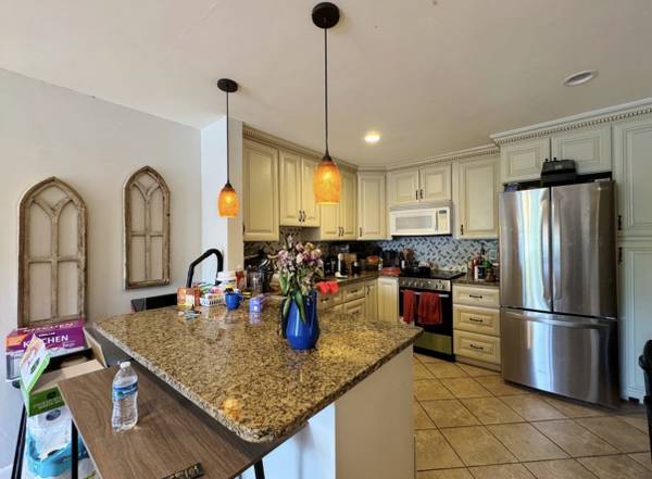 $3,250 / 2br - 700ft2 - Sunny 2br in Cambridge (Cambridge)63690775172225123