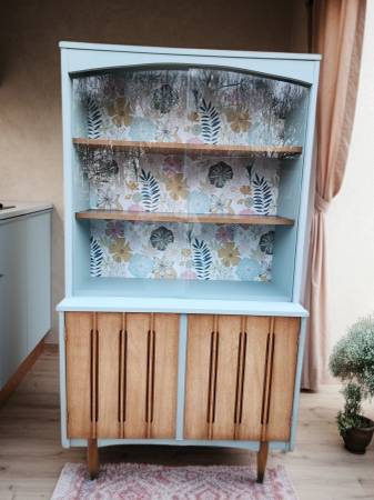 Antique Newly Refinished China Cabinet/Hutch 1