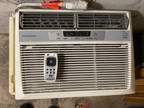 window air conditioner ELECTROLUX 12000 BTU 1