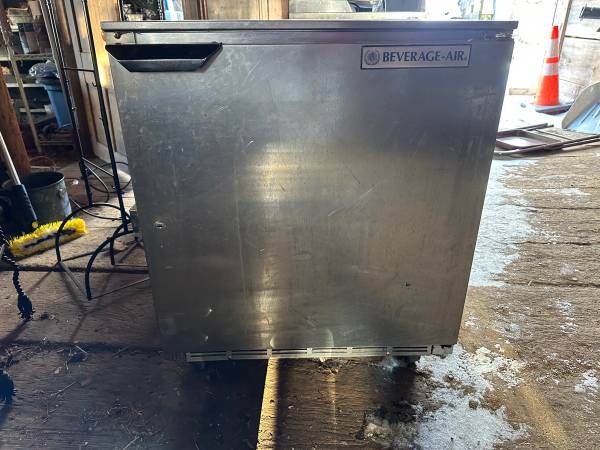 Under counter commercial refrigerator 1