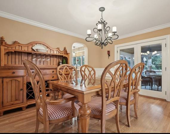 Complete pine dining set with glass insert 1