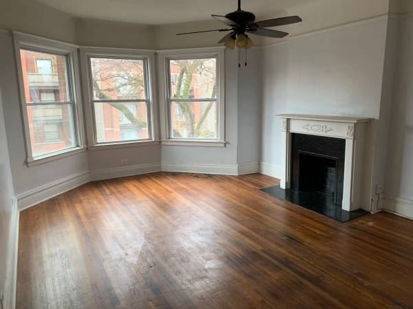$1,950 / 3br - 1600ft2 - Very Nice and Large 3 bedroom plus den apartment- Hyde Park/Grand Blvd (Hyde park/Grand Blvd/ Bronzeville area)63781373693697124