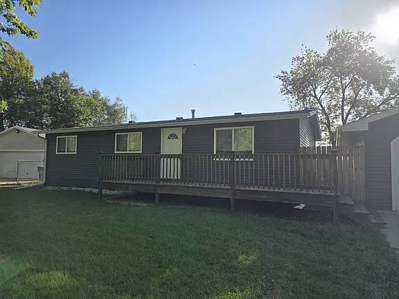$1,300 / 4br - #Are you looking for a clean, spacious four bedroom home# (North Sioux City)63882680613251121