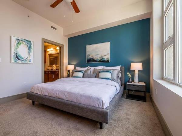 $4,550 / 2br - 1287ft2 - Package Lockers, Climate Controlled Wine Storage, Huge Windows (Downtown)63862176887041120