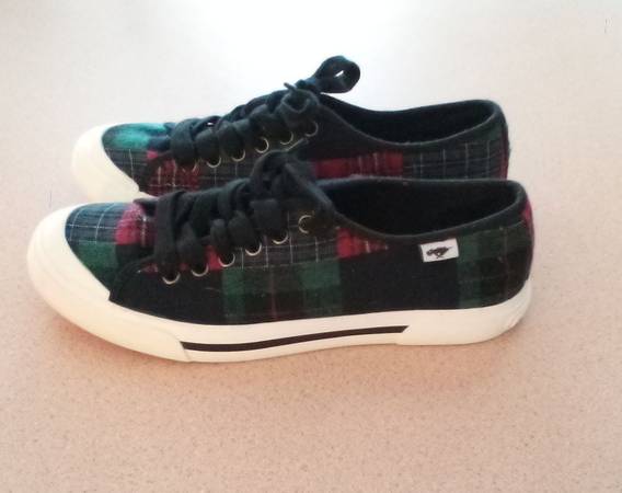 Rocketdog Women's Sneakers- (plaid)size 10 1