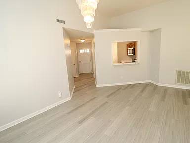 $950 / 2br - Stunning one level townhome 2 bed/2 bath close to Downtown Cary Park! (Cary, NC)63685998177539121