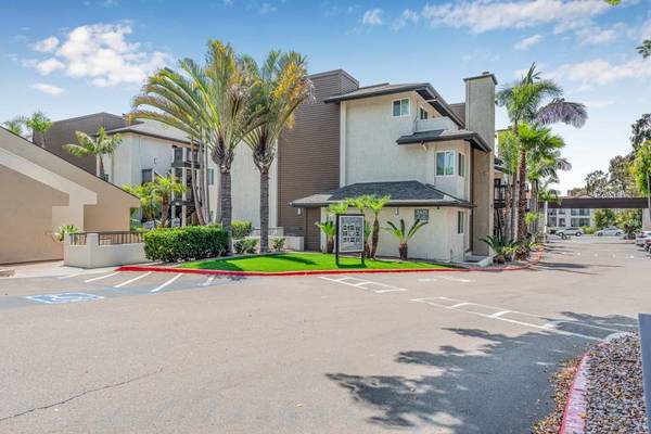 $2,395 / 1br - 652ft2 - 1 BD, Techos Altos, Amplios Armarios (3417 Lebon Dr, San Diego, CA)63663854430849122
