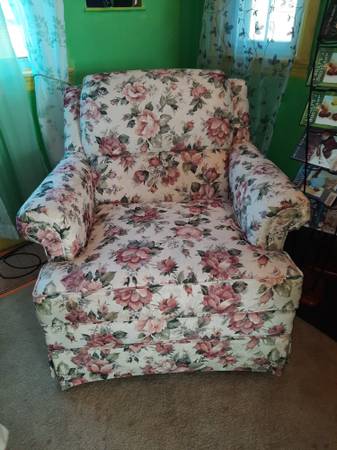 Schweiger Sofa, Loveseat, Chair 1