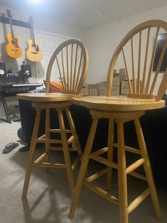 2 Bar Stools 1