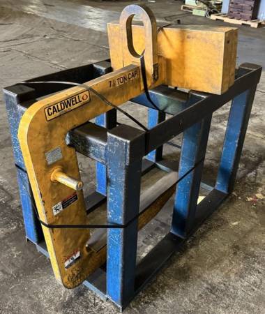 Caldwell #82RC-71/2-36 Close Stacking C Hook w/ Stand 1
