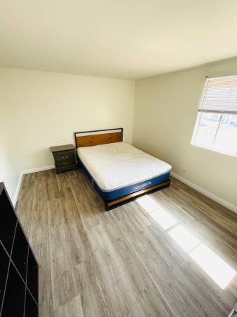 $1,075 / 5br - Furnished Room Rental in Oxnard (Oxnard)63800450322561120