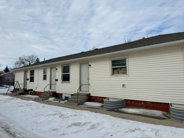 $199,000 / 3592ft2 - 5 Unit Apartment Complex for Sale in Plentywood (Plentywood)64010663751170122