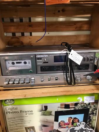 Soundesign radio/casset player 1