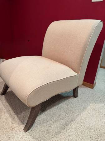oversized beige chair with wooden legs 1