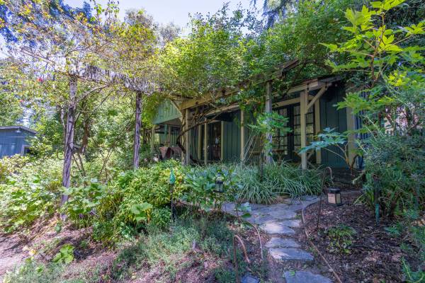 $2,150 / 1br - 550ft2 - Furnished Garden Cottage walk to town, washer, dryer, porch (russian river)63880130391683121