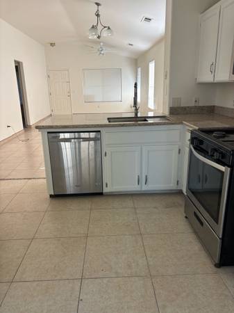 $2,000 / 3br - 1200ft2 - Available Now ! Upgraded Nice 3 bedroom  2 bath (Visalia)63809887388547123