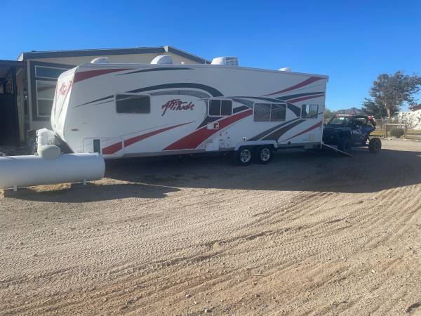 2011 ATTITUDE TOY HAULER 1