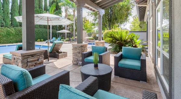 $2,296 / 2br - 1074ft2 - Sparkling Swimming Pool & Spa, Roman Bathtubs, 2/BD 2/BA (3055 Floyd Ave, Modesto, CA)63970302808194120