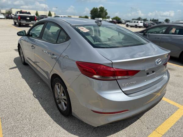 2017 hyundai elantra - $5,000 (Valley Park)63621403070723121