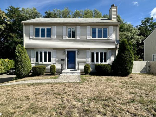 $4,000 / 4br - Waltham 4 Bed/2.5 Bath | Pet Negotiable | Near Main St63951148202242120