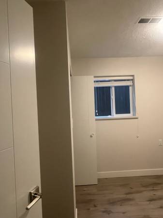New Renovated 3 Bed 1 bath Grand floor 4
