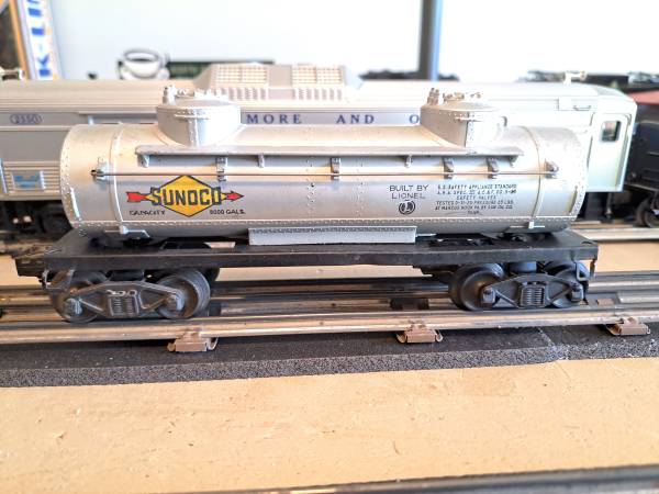Lionel 6465 SUNOCO 2 Dome 8000gallon Tank Car 1