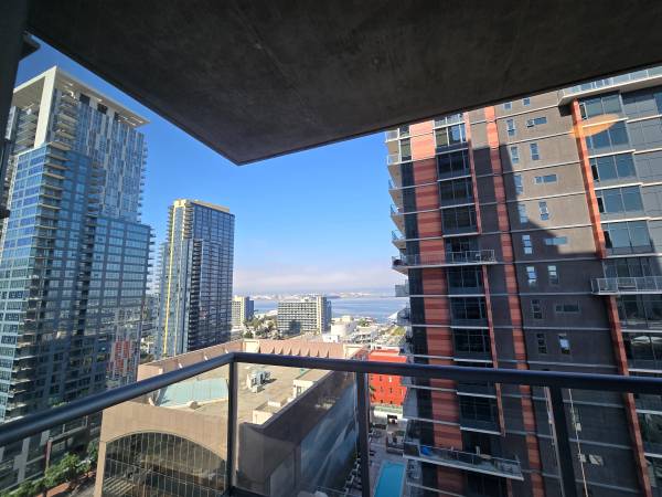 $2,625 / 1br - 688ft2 - Ocean Cool Breeze and City Life at Allegro Towers Starting at $2,625 (San diego little italy)63701686054915121