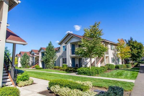 $2,134 / 2br - 1000ft2 - Private Patio or Deck, Open Floor Plans, Lush Landscaped Views (Lakeland Hills)63688462205953123