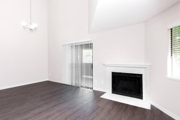 $1,396 / 1br - 767ft2 - Townhomes with a view is DTL!! ~down to lease~ (Clackamas)63831608375683121