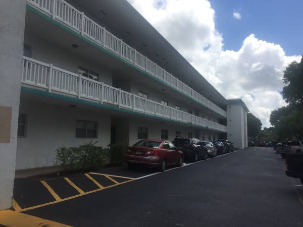 $2,500 / 3br - $2500 UNIQUE 3B/2B IN LAKESIDE MANOR (SUNRISE)64001846283650120