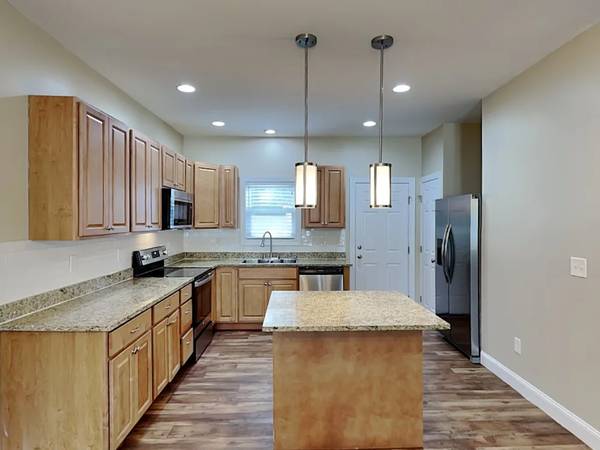 $1,200 / 3br - 1269ft2 - Recently remodeled house for rent, Great Location and Quiet (Salisbury)63925335900163122