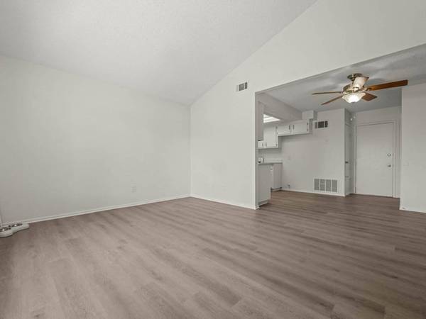 $2,500 / 2br - 979ft2 - 2/bd 1.5/ba, Dishwasher, Microwave (Park Place)63857623093121124