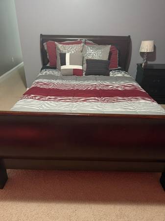 Cherry Queen Bedroom Set 1