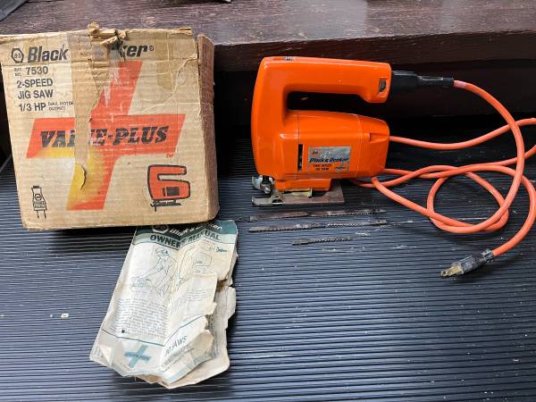 VINTAGE BLACK & DECKER 2-SPEED JIG SAW 1/3 HP MODEL 7530 1