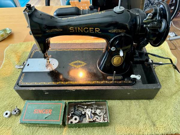 Singer 15-91 Sewing Machine Built 1953 Denim 1