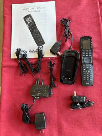 URC MX-890 Universal Remote Control 1
