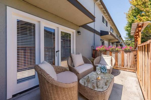 Impeccable Style & Convenience-Step Into Your Dream Townhome 1
