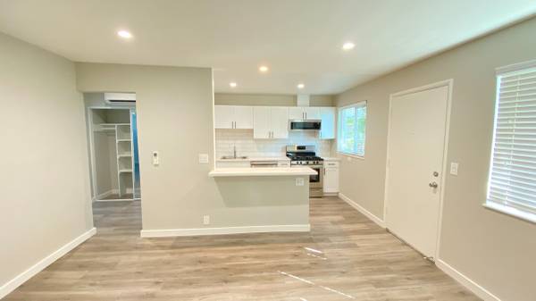 $1,900 / 1br - Remodeled Ground Floor 1-Bedroom - Corner Unit with Courtyard View! (walnut creek)63658029789059121