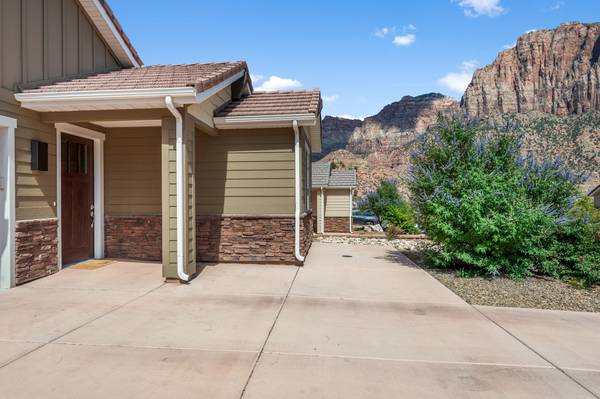 $889,900 / 3br - 1919ft2 - ZION IS YOUR NEIGHBOR - GORGEOUS 2021 SPRINGDALE HOME FOR SALE (Springdale)63932724729090123