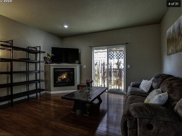 $1,000 EXPANSIVE PRIVATE BEDROOM W/ PRIVATE BATHROOM (Beaverton)63820909095427120